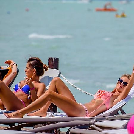 Almos Apartman Siófok Buitenkant foto