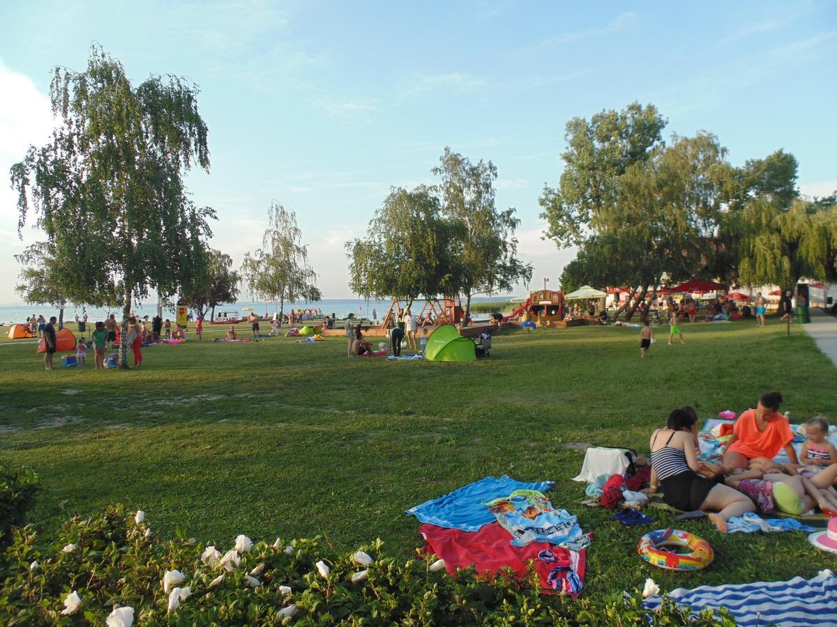 Almos Apartman Siófok Buitenkant foto