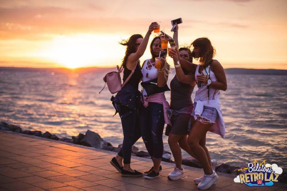Almos Apartman Siófok Buitenkant foto
